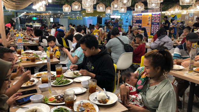 keramaian restoran seafood